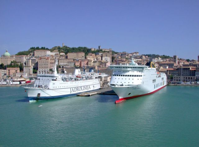 Porto di Ancona con autonoleggio con autista